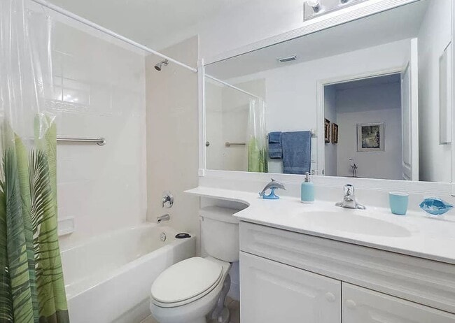 Building Photo - Tradition Townhome with 3 bed/2.5 bath/2 car garage