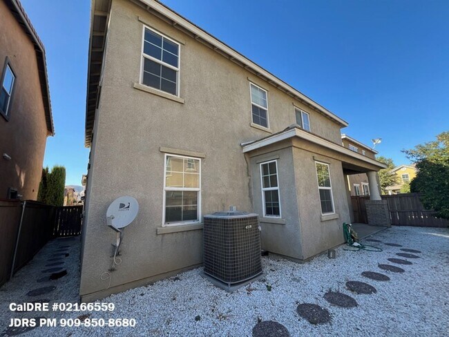 Building Photo - Riverside 5 Bedroom Home