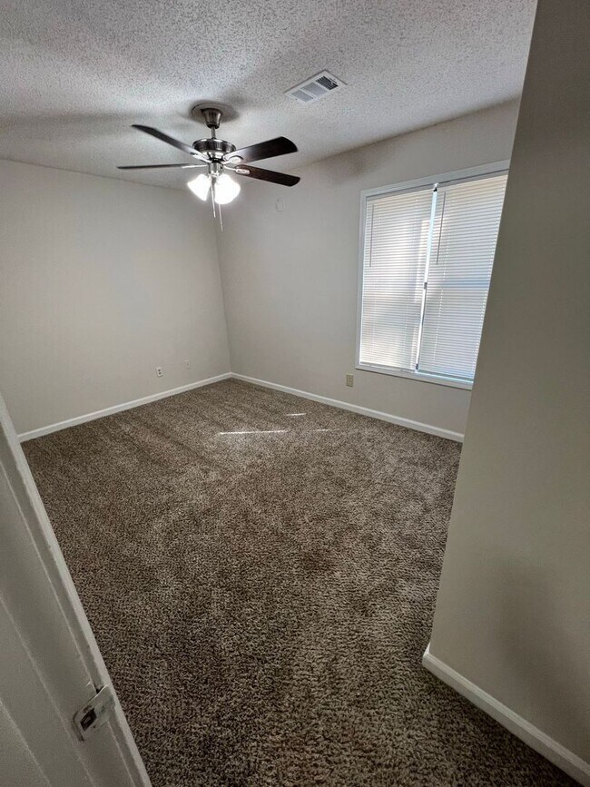 Building Photo - 2633 Dorian Dr SW