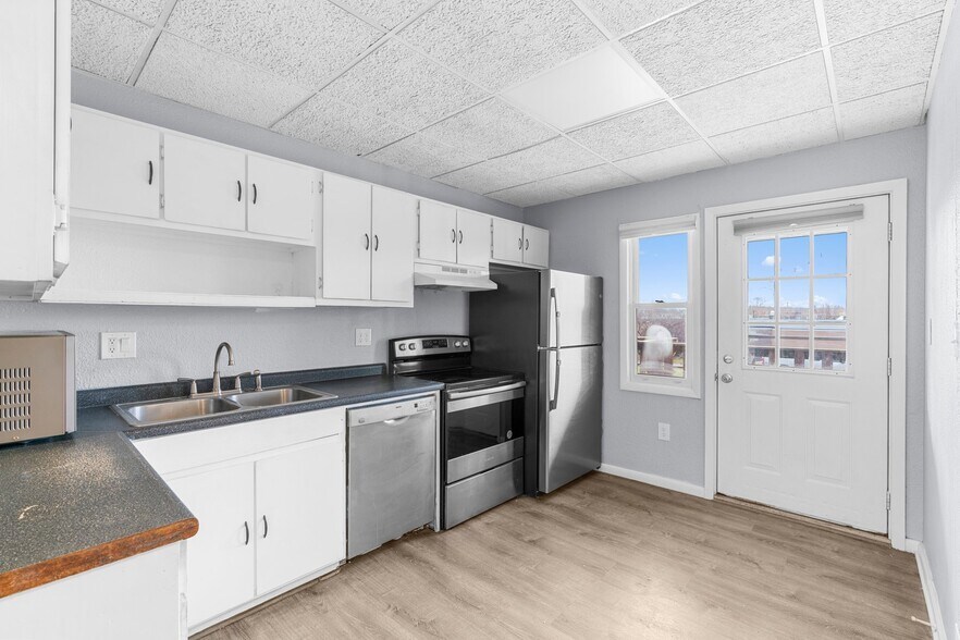 Building Photo - 404 N Superior St