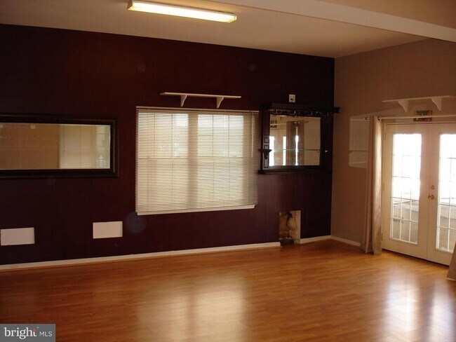 Building Photo - 1219 Bayside Rd