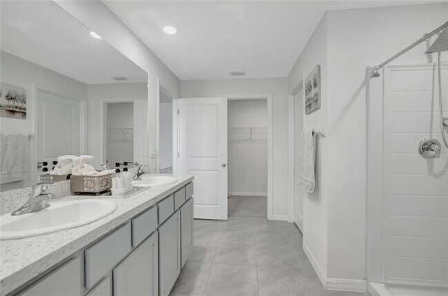 Building Photo - 7737 Rosewood Gdn Lp
