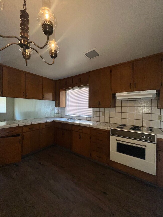 Building Photo - 4056