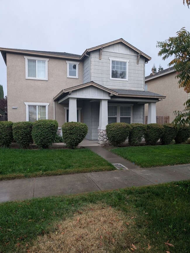 Primary Photo - Great 3 bedroom home walking distance to P...