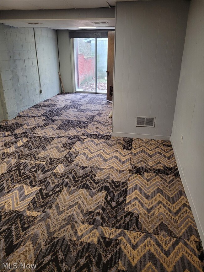 Building Photo - 2781 Thackeray Ave NW