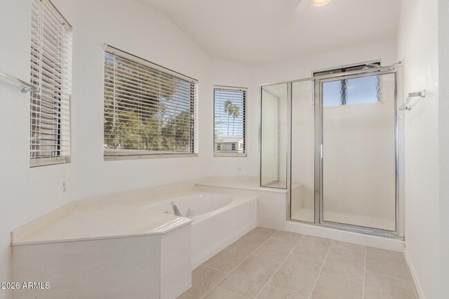 Building Photo - 4334 W Behrend Dr