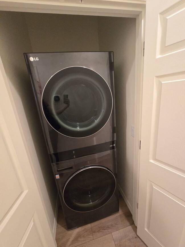 Building Photo - Beautiful, Newly-Built, Townhouse w/A/C & ...