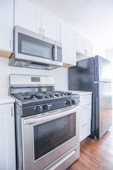 Primary Photo - 5063 N Glenwood Ave