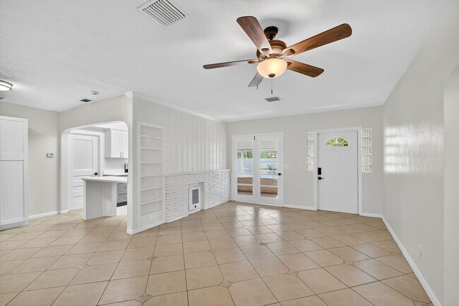 Building Photo - 5009 Spruce Ave