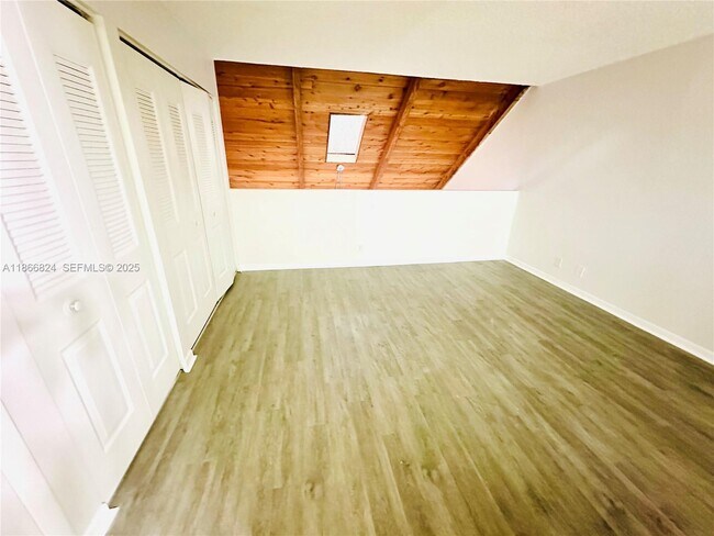 Building Photo - 33 Deer Creek Rd