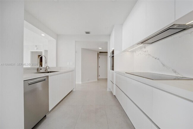 Building Photo - 251 Crandon Blvd