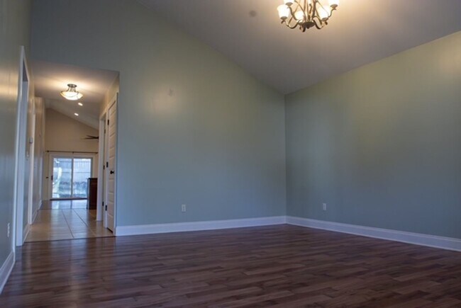 Building Photo - Townhouse right in Black Mountain available March 25th.