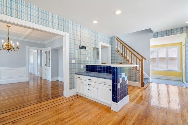 Building Photo - 68 Elm St