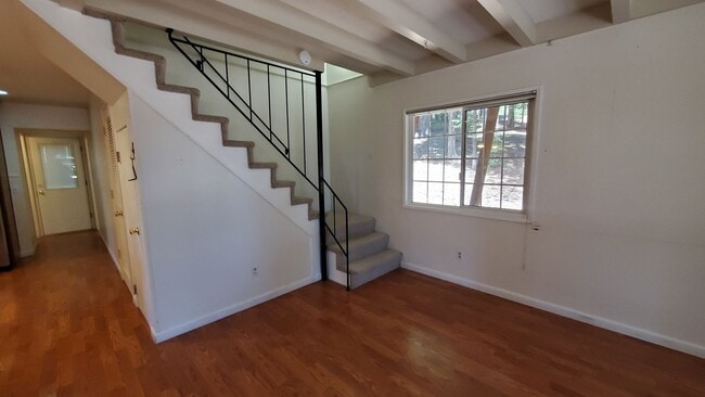 Building Photo - LONG-TERM RENTAL: Great Cedar Flat Home wi...