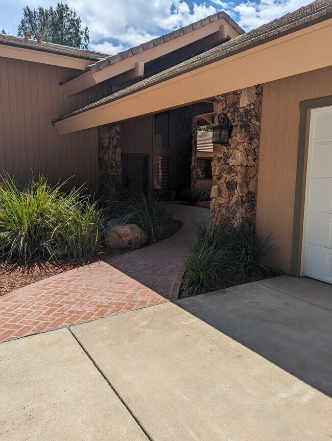 Building Photo - Luxury 5 Bedroom Home in Palo Verde Ranch