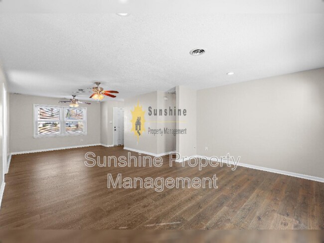 Building Photo - 3701 Teakwood Dr