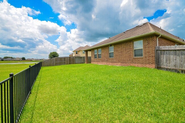Building Photo - 2227 Leonetti Ln