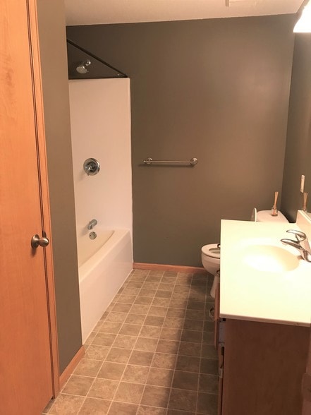 Building Photo - 2138 Willow Trl