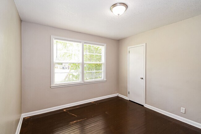 Building Photo - 3 BR/1BA | Newly Renovated Single Family Home | 1-Car Garage Parking | Front and back yard!