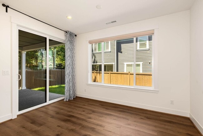 Building Photo - Newer Construction in Avenwood | 5BR Home Near Sammamish Commons
