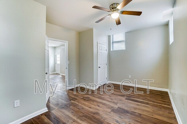 Building Photo - 717 Forest Dr
