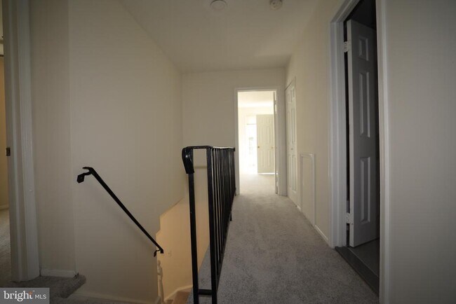 Building Photo - 2400 Ansdel Ct