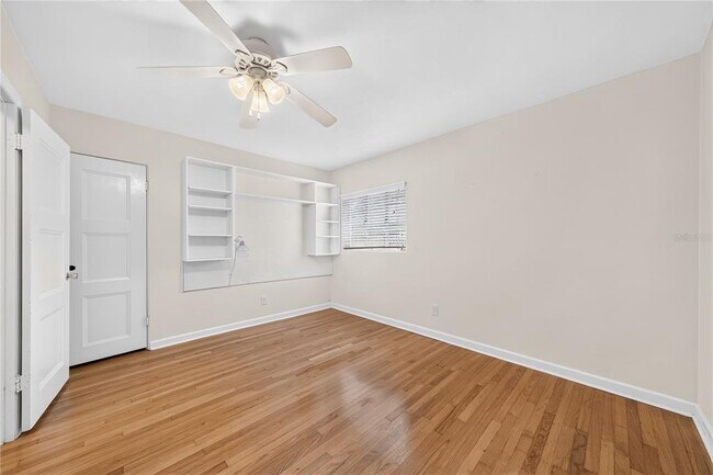 Building Photo - 2406 Shoreham Rd