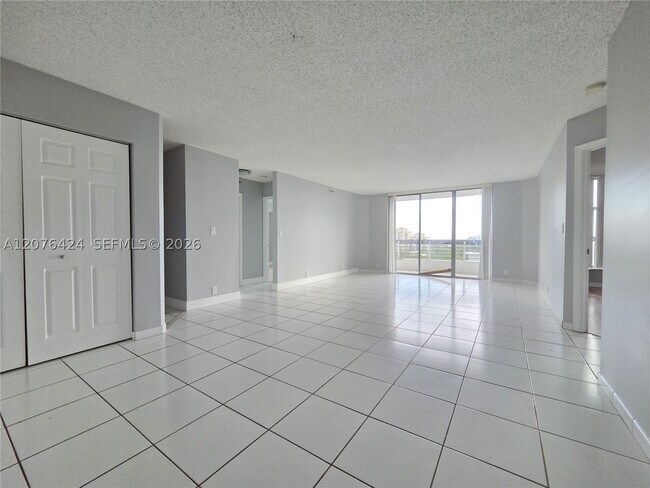 Building Photo - 3530 Mystic Pointe Dr