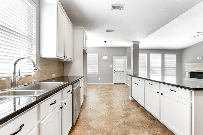Building Photo - 28223 Daystrom Ln