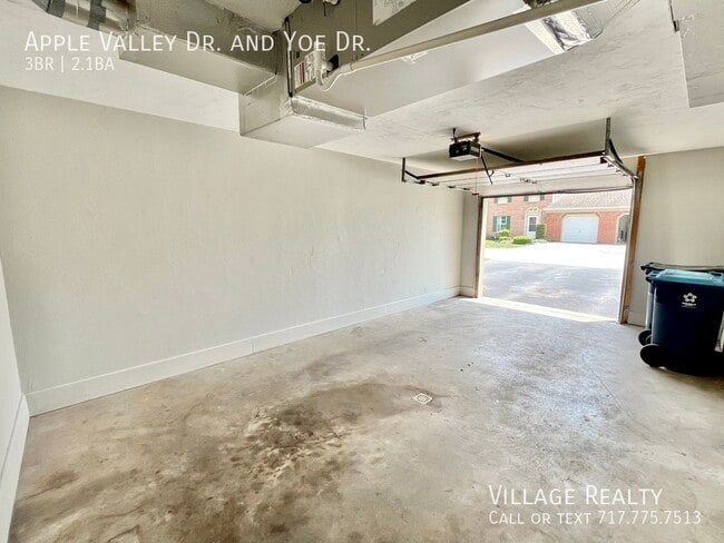 Building Photo - 914 Apple Valley Dr