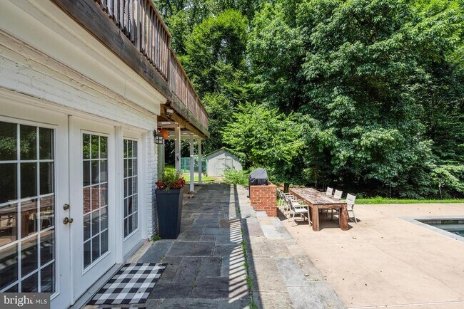 Building Photo - 7732 Canal Ct