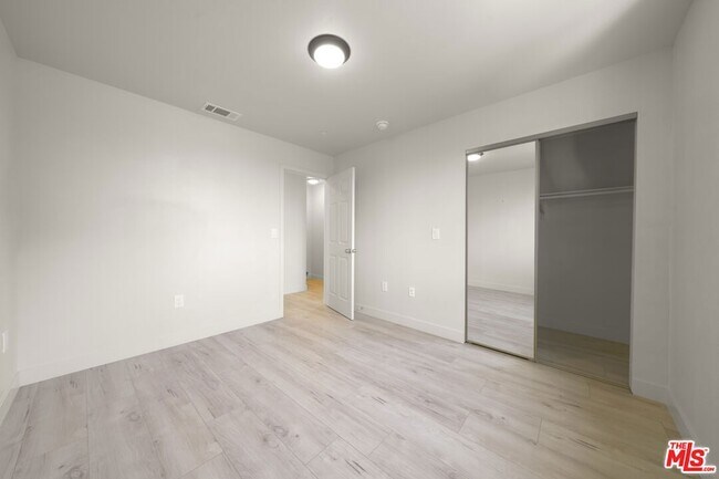 Building Photo - 236 W 84th Pl