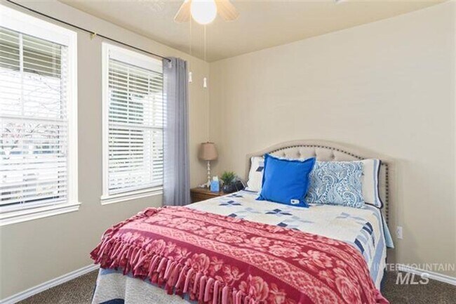 Building Photo - 3 Bedroom 2 Bath Single Level Blackhawk Subdivision