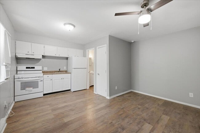 Building Photo - 8820 E 45th St