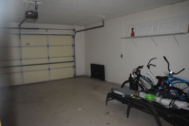 Building Photo - Fully furnished 3 bedroom 3 Bath POOL home in Sandpiper Bay