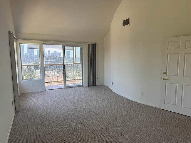 master bedroom - 1001 White Knoll Dr