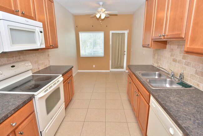 Building Photo - 2138 SE Grand Dr
