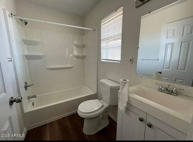 Building Photo - 532 S Mesa Dr