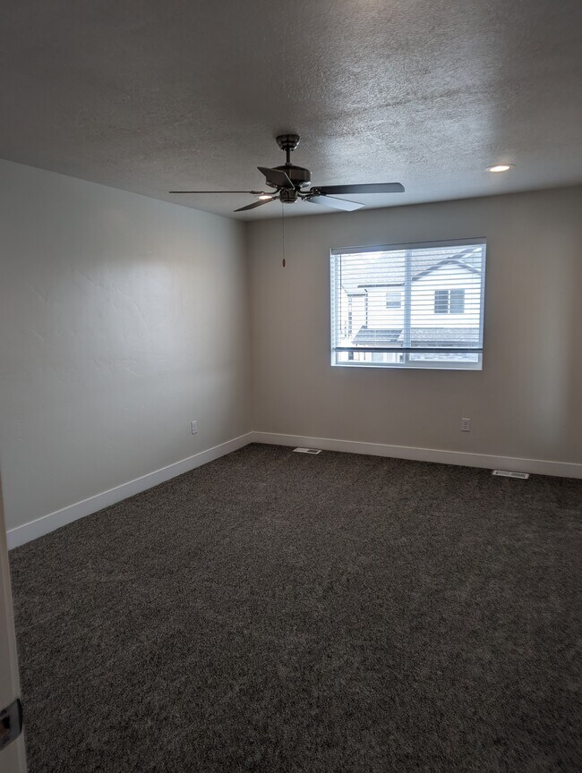 Building Photo - 134 W 425 N