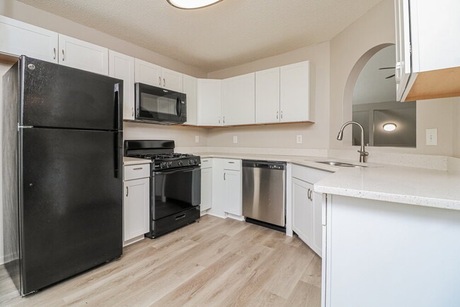 Building Photo - 2913 Crest Ridge Ct SW