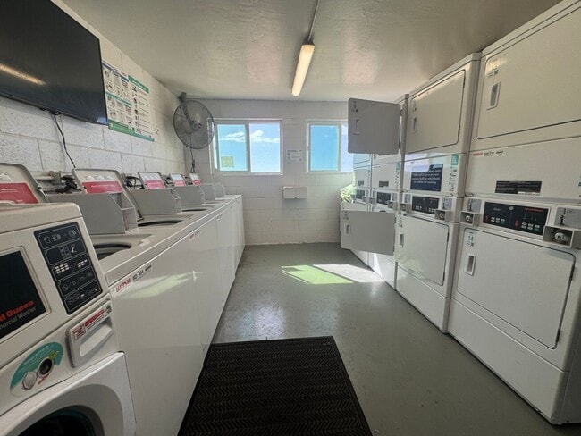 Building Photo - Oceanfront 1 Bedroom, 1 Bath - Makaha Beach Cabanas (Unfurnished)