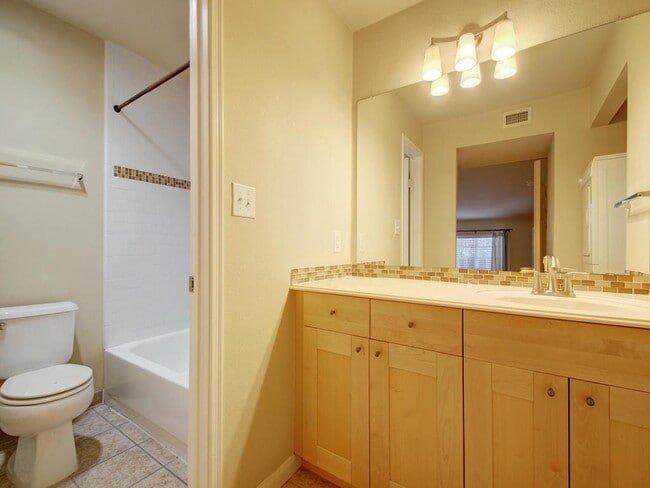Building Photo - 7685 Northcross Dr
