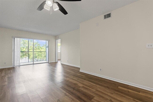 Building Photo - 2226 N Cypress Bend Dr