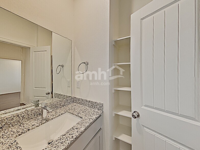 Building Photo - 2740 Spencebrook