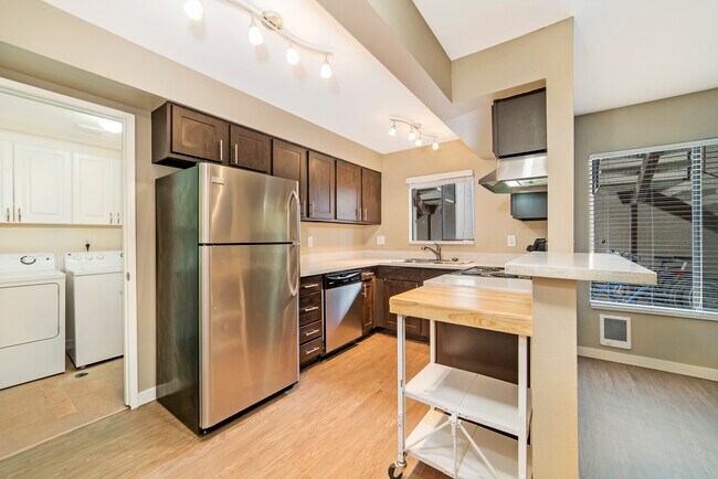 Building Photo - Alki12 Apartments