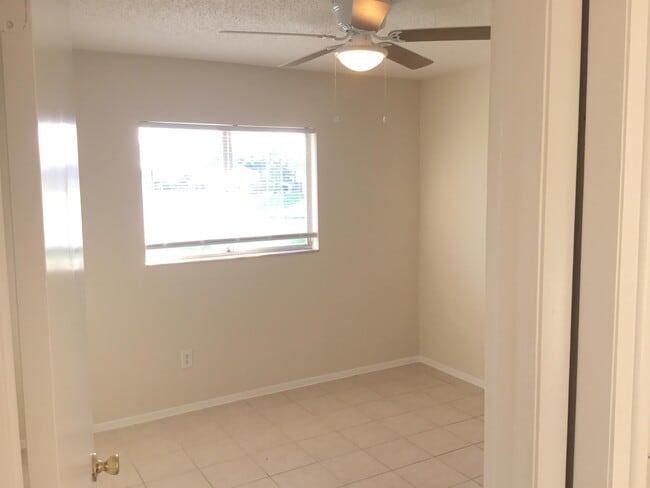 Building Photo - 215 SE Van Loon Terrace