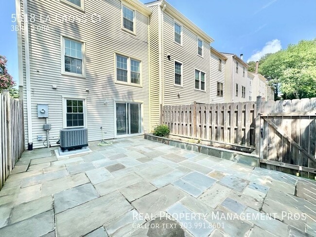 Building Photo - 5518 La Cross Ct