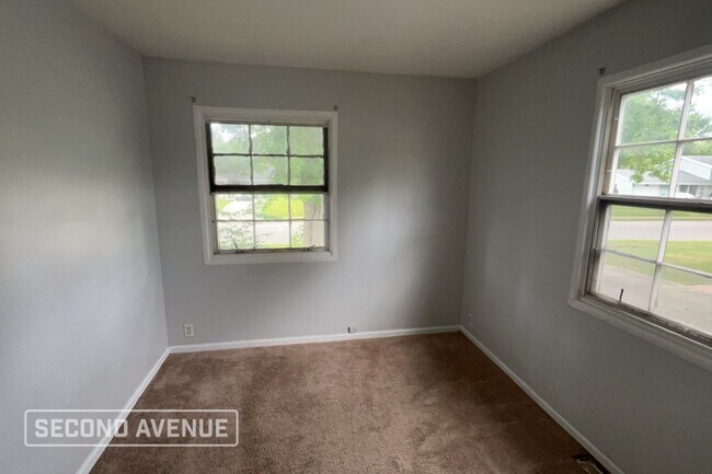 Building Photo - 610 N Bradner Ave