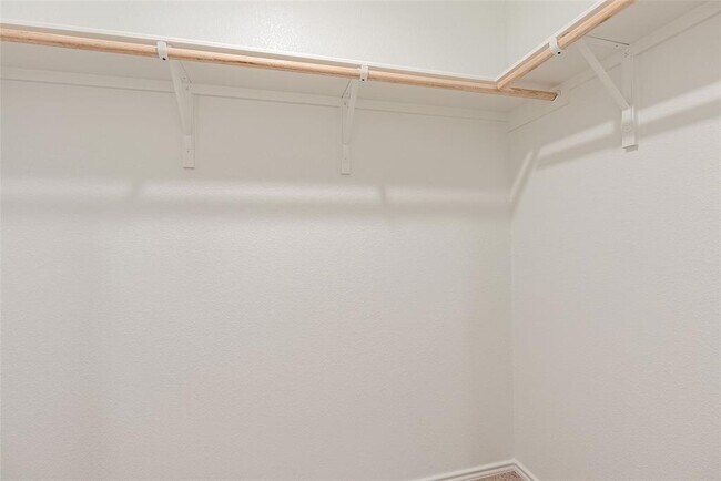 Building Photo - 240 Sambre St