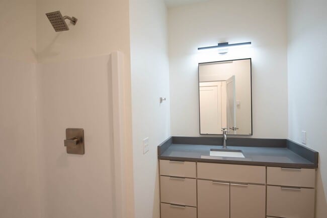 Building Photo - 1407 Windsor Dr